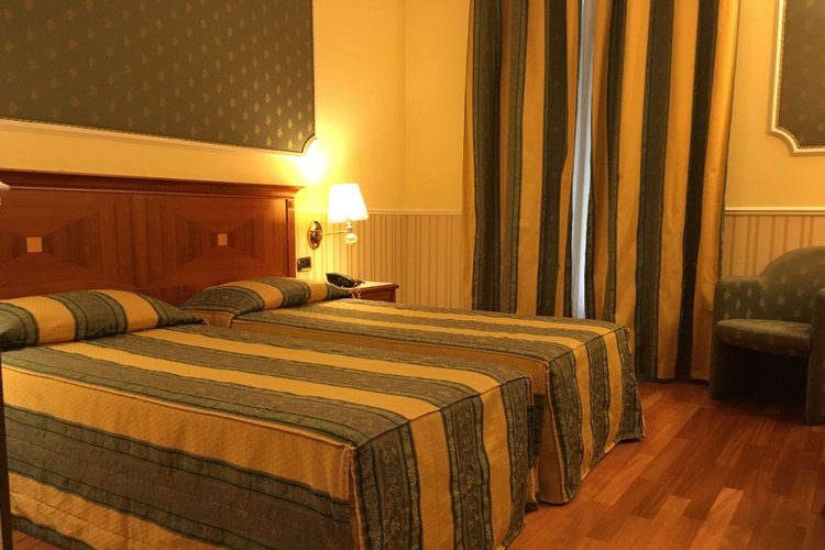 Triple room Hotel Andreola Central Milan Triple room Hotel Andreola Central Milan