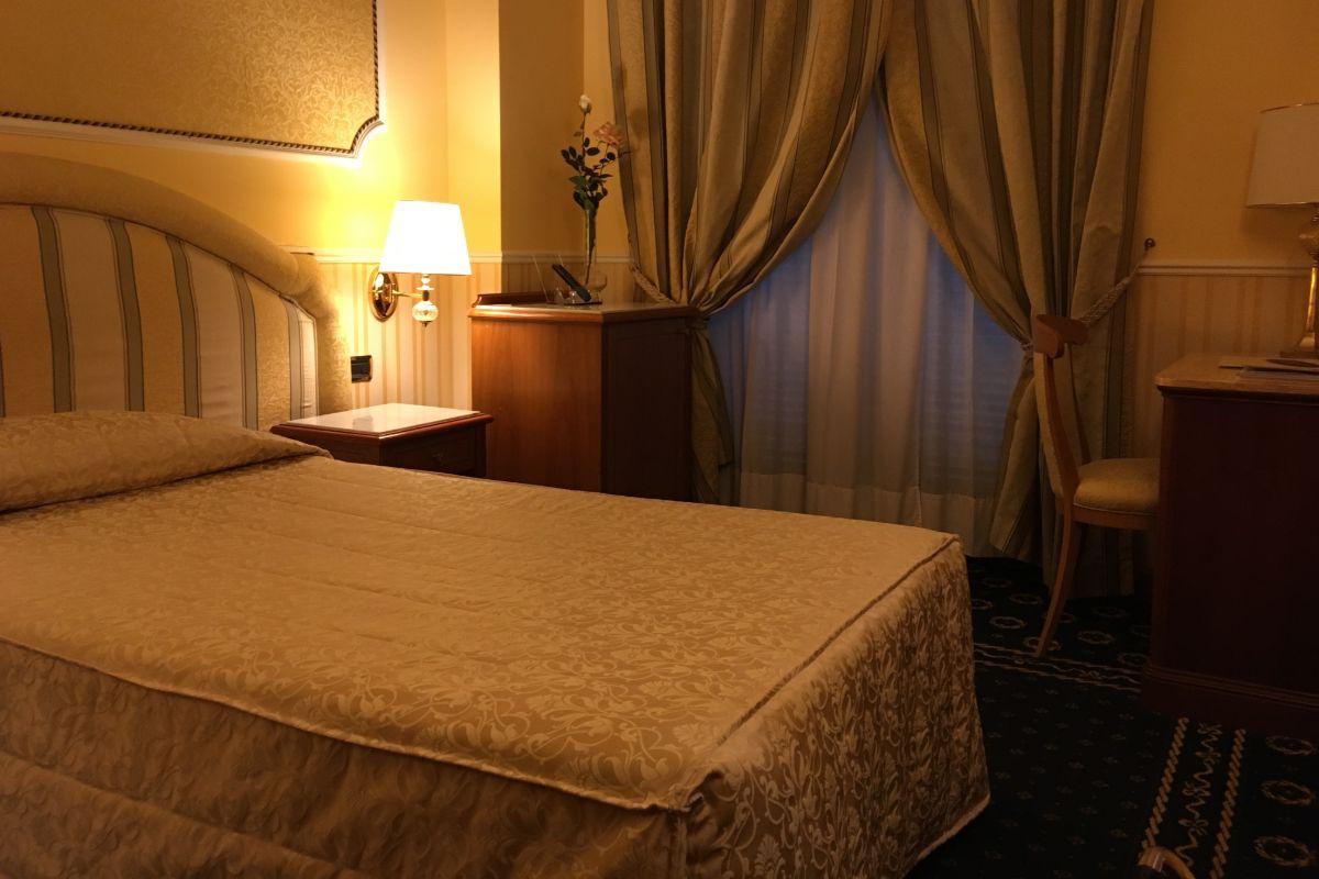 Classic single room Hotel Andreola Central Milan Classic single room Hotel Andreola Central Milan