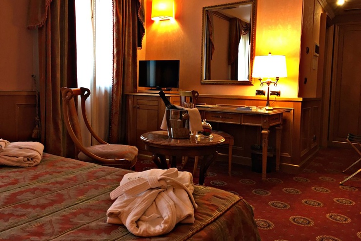 Superior double room Hotel Andreola Central Milan Superior double room Hotel Andreola Central Milan