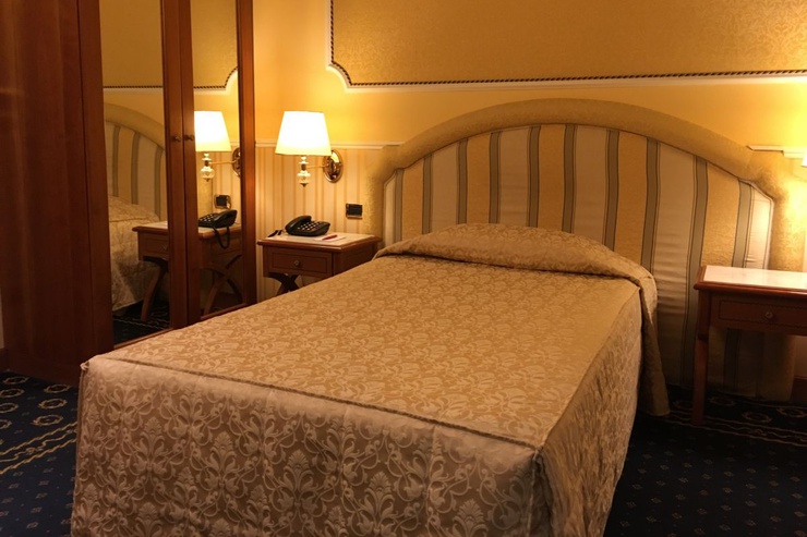 Classic single room Hotel Andreola Central Milan Classic single room Hotel Andreola Central Milan