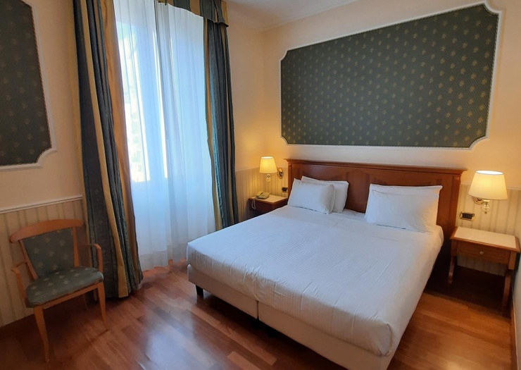 Double room for single use Hotel Andreola Central Milan Double room for single use Hotel Andreola Central Milan