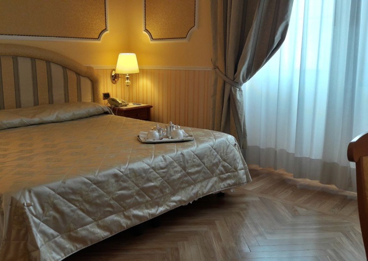 Classic double room Hotel Andreola Central Milan