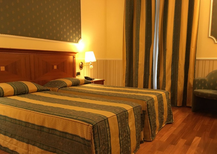 Triple room Hotel Andreola Central Milan Triple room Hotel Andreola Central Milan