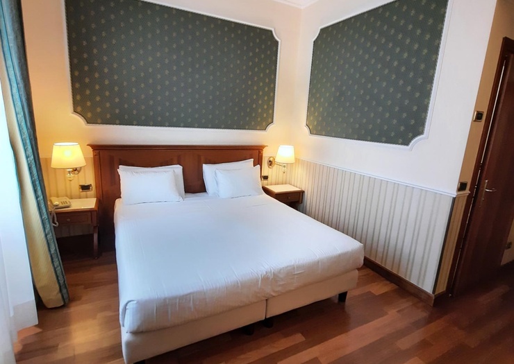 Double room for single use Hotel Andreola Central Milan Double room for single use Hotel Andreola Central Milan