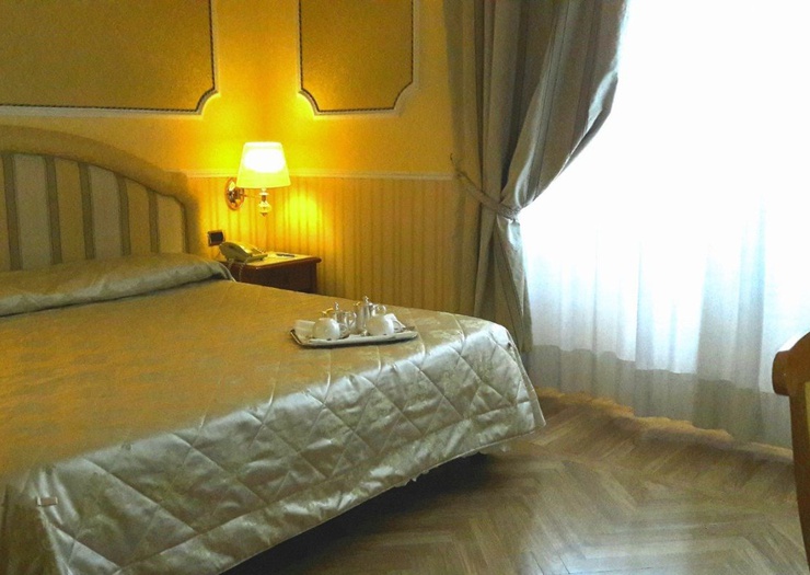 Classic double room Hotel Andreola Central Milan Classic double room Hotel Andreola Central Milan