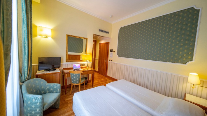 Superior twin room Hotel Andreola Central Milan