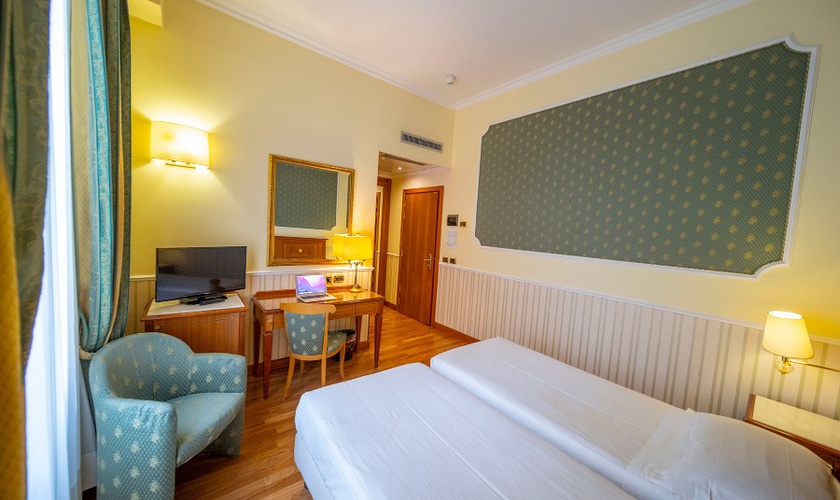 Double superior room for single use Hotel Andreola Central Milan