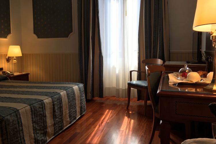 Double room for single use Hotel Andreola Central Milan Double room for single use Hotel Andreola Central Milan
