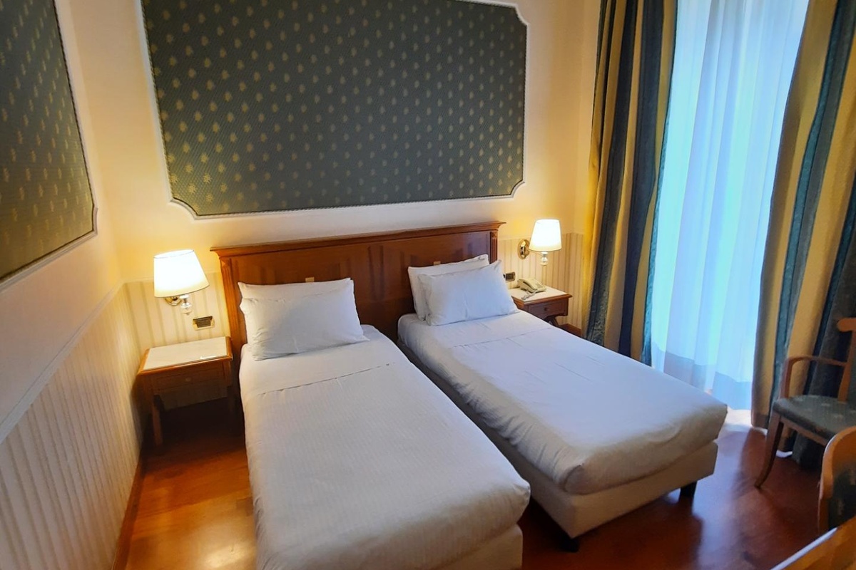 Double room for single use Hotel Andreola Central Milan Double room for single use Hotel Andreola Central Milan