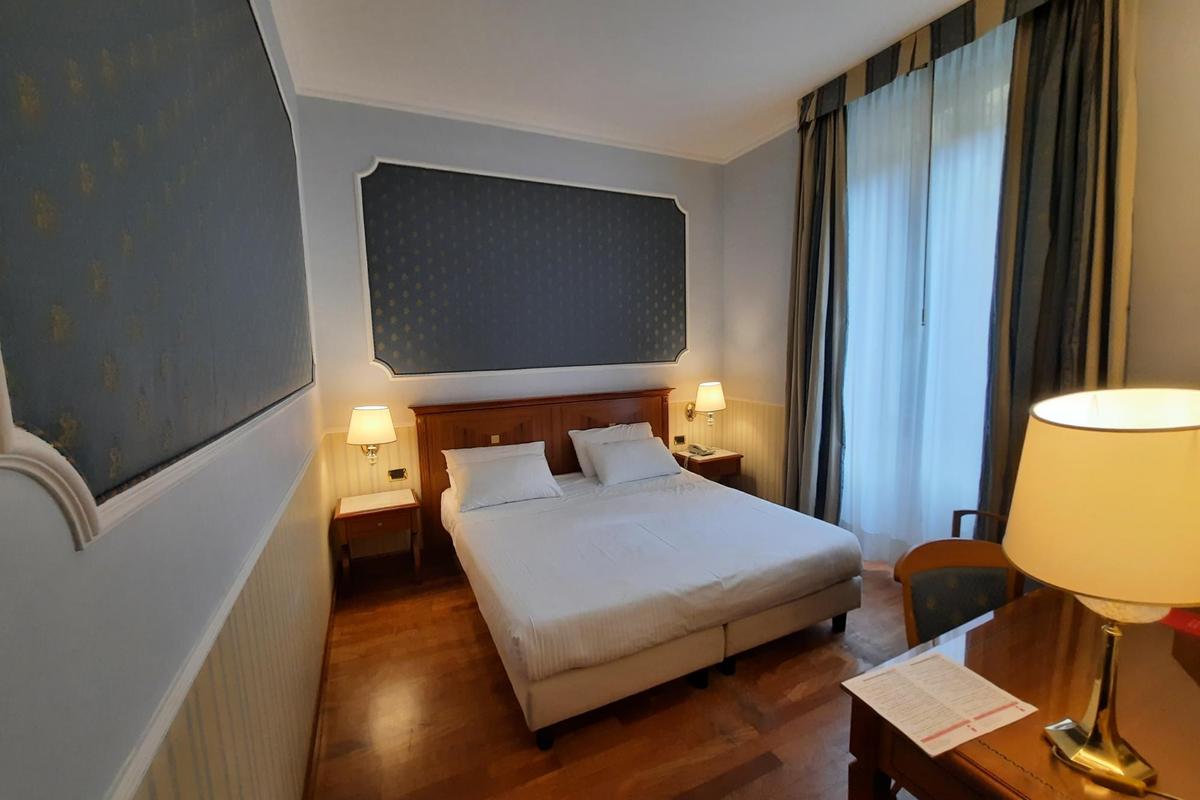 DOUBLE ROOM FOR SINGLE USE Hotel Andreola Central Milan DOUBLE ROOM FOR SINGLE USE Hotel Andreola Central Milan