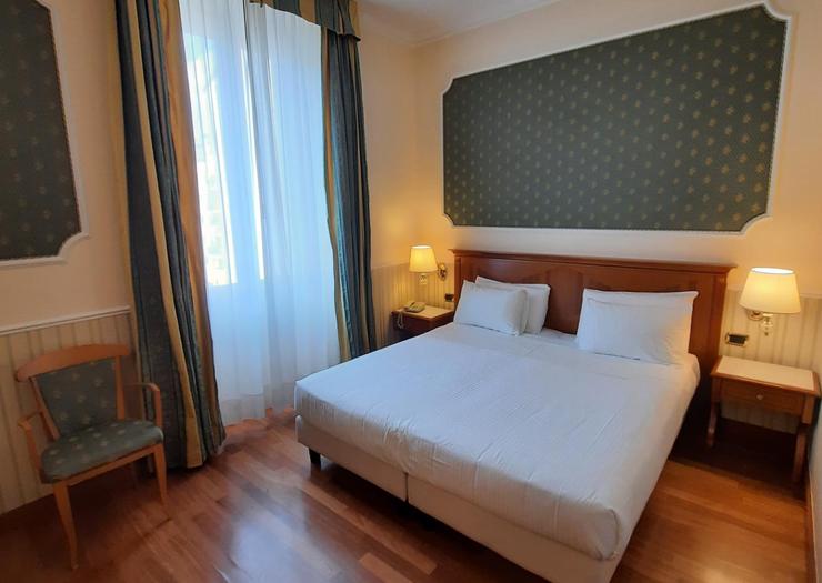 TWO ADJACENT DOUBLE OR TWIN ROOMS Hotel Andreola Central Milan TWO ADJACENT DOUBLE OR TWIN ROOMS Hotel Andreola Central Milan