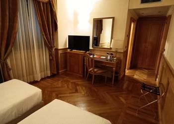 SUPERIOR TWIN ROOM Hotel Andreola Central Milan SUPERIOR TWIN ROOM Hotel Andreola Central Milan