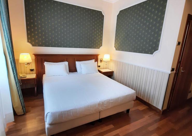 CLASSIC DOUBLE ROOM Hotel Andreola Central Milan CLASSIC DOUBLE ROOM Hotel Andreola Central Milan