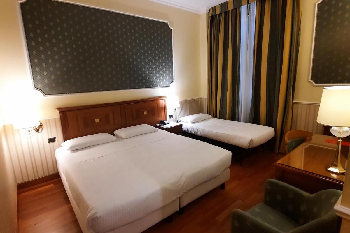 TRIPLE ROOM Hotel Andreola Central Milan TRIPLE ROOM Hotel Andreola Central Milan