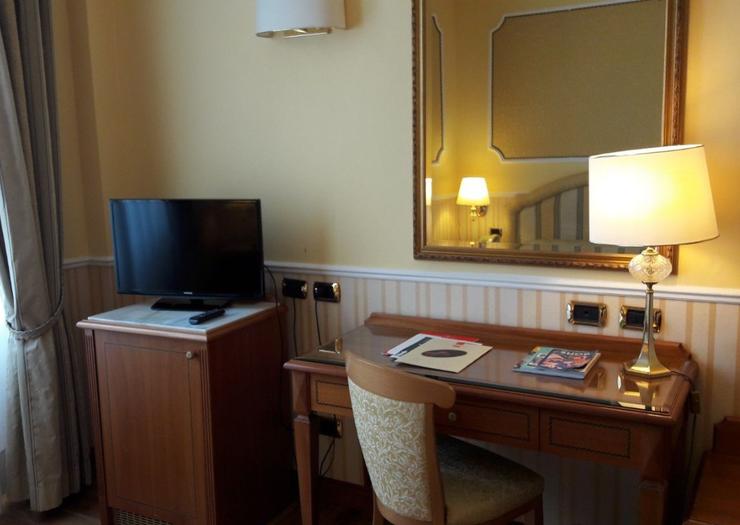 CLASSIC DOUBLE ROOM Hotel Andreola Central Milan CLASSIC DOUBLE ROOM Hotel Andreola Central Milan