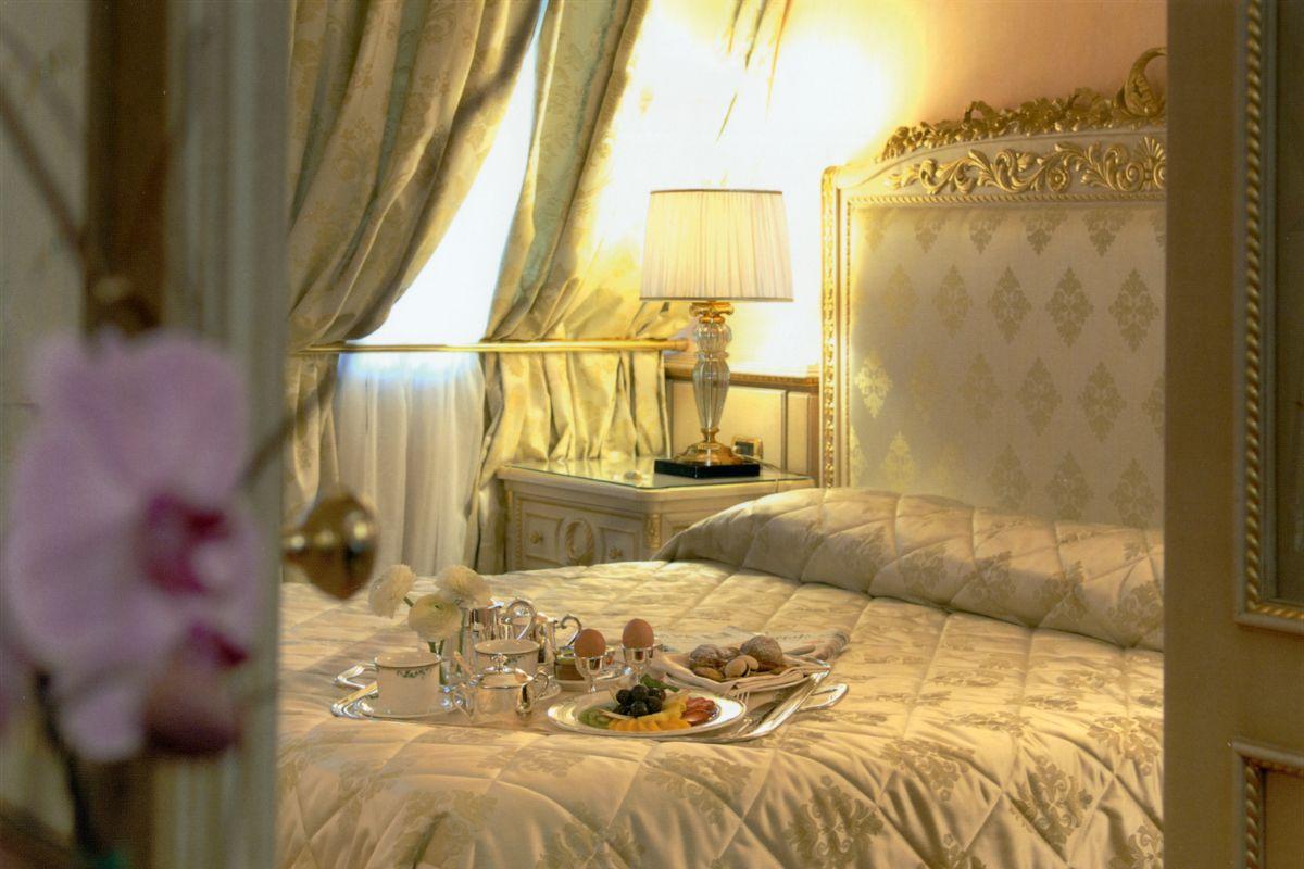 SUITE DELUXE Hotel Andreola Central Milan SUITE DELUXE Hotel Andreola Central Milan
